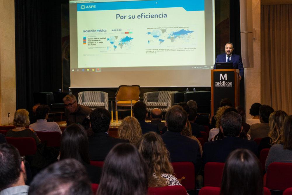 Grupo de sanitarios vacunados contra la gripe